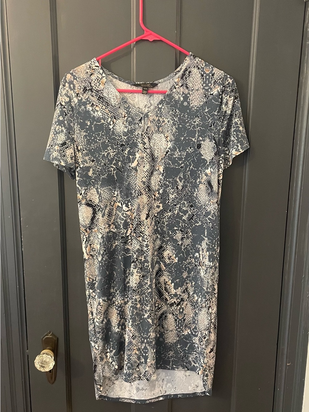 Christian Siriano Short Sleeve V-Neck Tunic in Black and Cream Snake Print - S